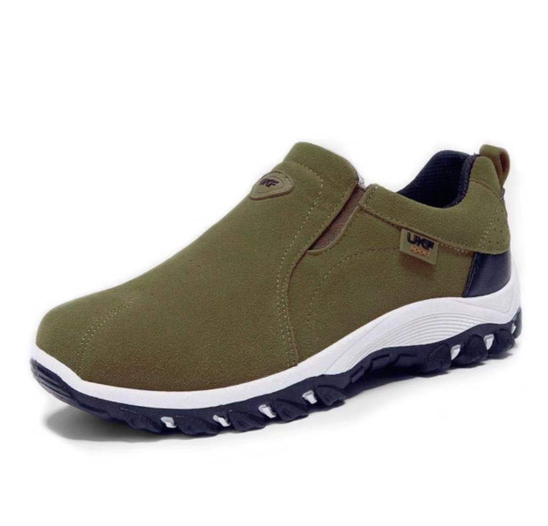 New Casual  Leather Shoes / Loafers for  Men very comfortable and  light / Free Shipping